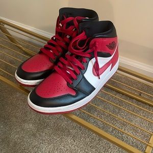 Air Jordan 1 Mid RED/BLACK/WHITE sz 9